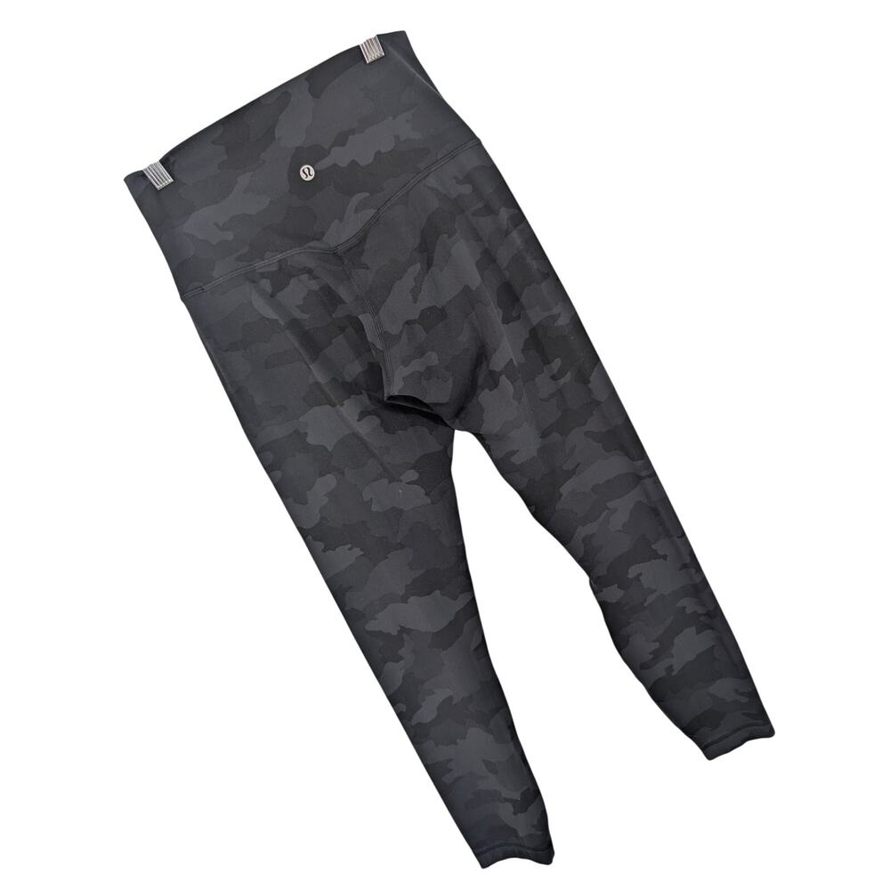 LULULEMON! FAB BLACK AND GRAY CAMO PATTERNED ULTRA STRETCH LEGGINGS! SIZE S